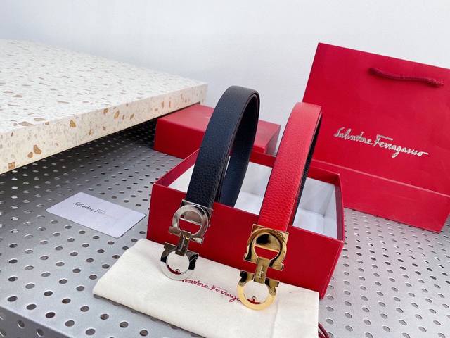 菲拉格慕 女款 专柜同款在售 種草拔草都要自留款 進口原版皮制作 搭配原版Gancio五金 2.5Cm规格 可调式皮带 看图下单 双面可用 。