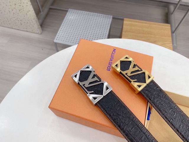 路易威登Louis Vuitton 法国 专柜品质 官网同步 宽度3.8Cm 精美钢扣头 原版意大利双面进口小牛皮原版花纹 手感极佳 上身郊果棒 商务休闲两用