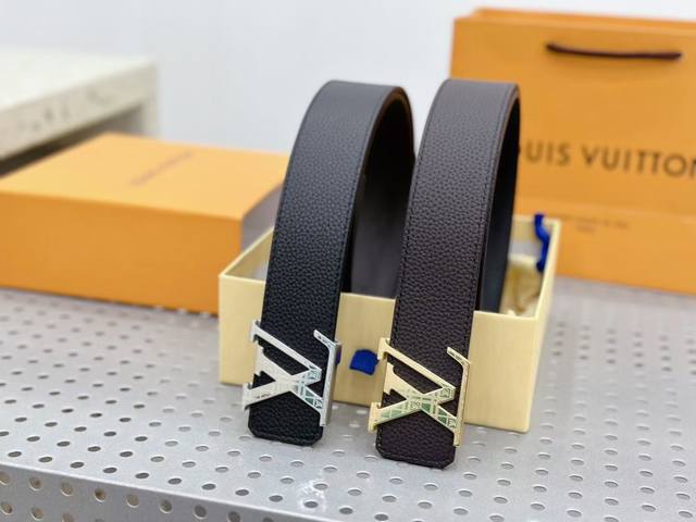 路易威登Louis Vuitton 法国 专柜品质 官网同步 宽度3.8Cm 精美钢扣头 原版意大利双面进口小牛皮原版花纹 双面可用 黑色 咖啡 双色 手感极佳