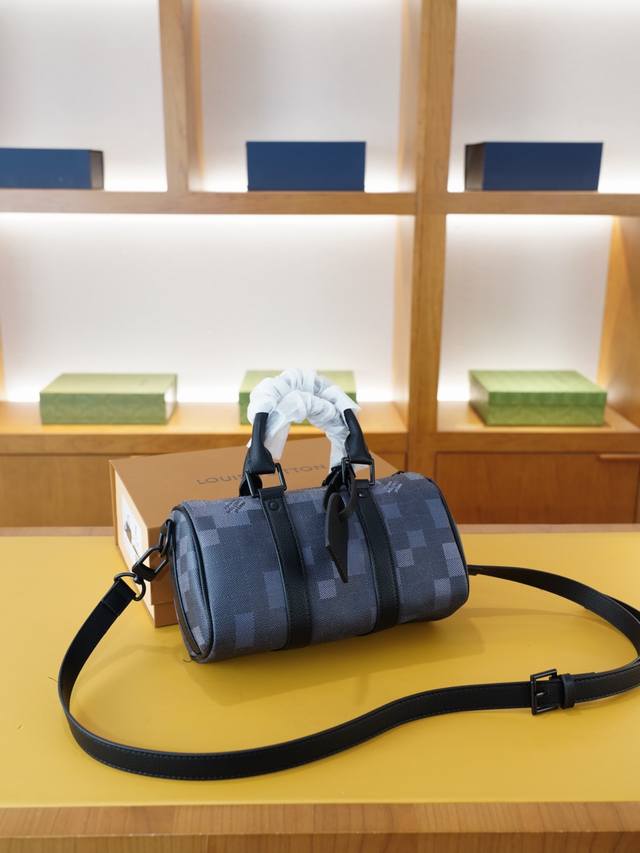 路易威登 官网同步 高版本 斜挎单肩背包 永恒不过时的标志性产品 纯原单小牛皮 顶级五金制作 非市面普通版本 今年Lv最爱的款式 全部实拍 实用性非常高 完全不