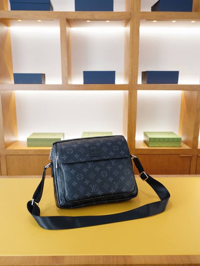 路易威登 官网同步 高版本 斜挎单肩背包 永恒不过时的标志性产品 纯原单小牛皮 顶级五金制作 非市面普通版本 今年Lv最爱的款式 全部实拍 实用性非常高 完全不