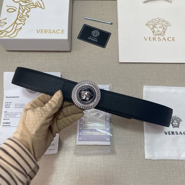 品牌：范思哲 等级：定牛制皮、新开款模。带宽3.8厘米.油精边致 电车脑线 实物摄拍无修饰 上身效果超好、配专柜套全包装.送礼自首带选 送眼打针 。 扣头：仿铜