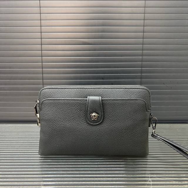 Versace 范思哲 密码锁牛皮手拿包 卡包钱包多功能男包 实物拍摄 原厂原版面料 配送礼盒 27 X 18 Cm。