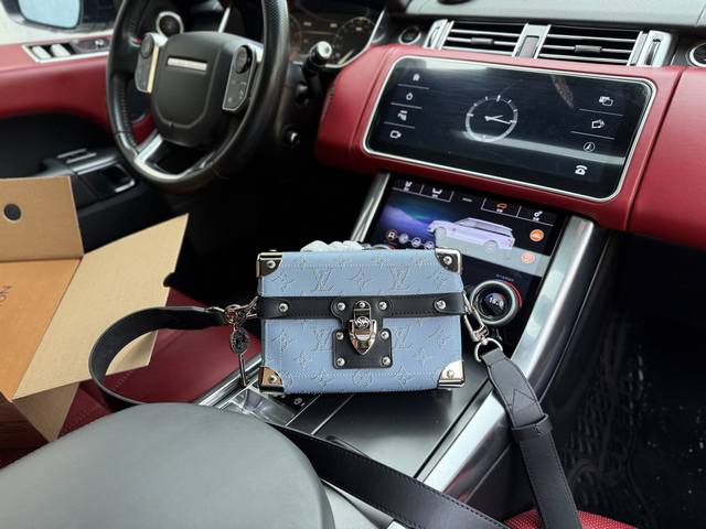 高端货 新款 “ Louis Vuitton ”Lv单肩包 路易威登邮差包 M15035 Louis Vuitton Soul Trunk 品牌老花满印 涂层帆