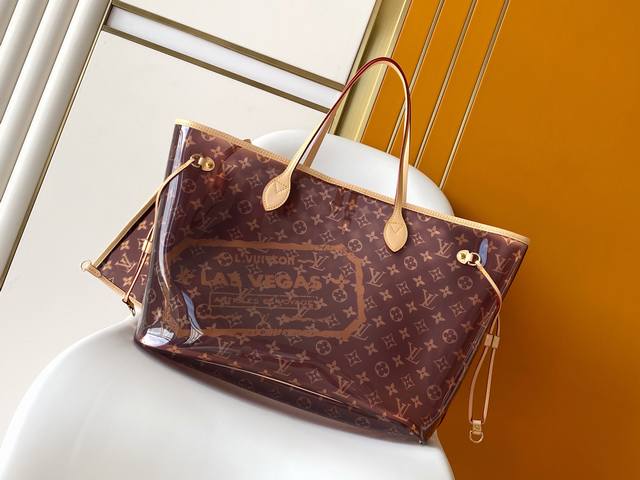 M14491顶级原单 动态163 Neverfull 大号托特包为柔软 Monogram 帆布勾勒牛皮革饰边，于宽敞构型融入缤纷织物内衬。两侧饰带无论束紧或舒展