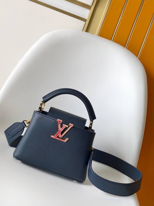 动态163 顶级原单 原厂皮 M58178粉色 M21150蓝色 此款 Capucines 迷你手袋由 Taurillon 皮革制成，顶部饰有 Monogram