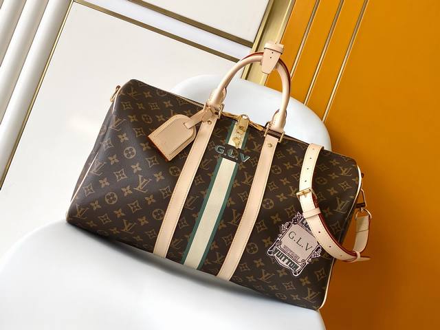 老花45Cm 163C01动态芯片 本款 Keepall BandoulièRe 45 旅行袋出自 Mon Monogram 系列，以经典 Monogram 帆
