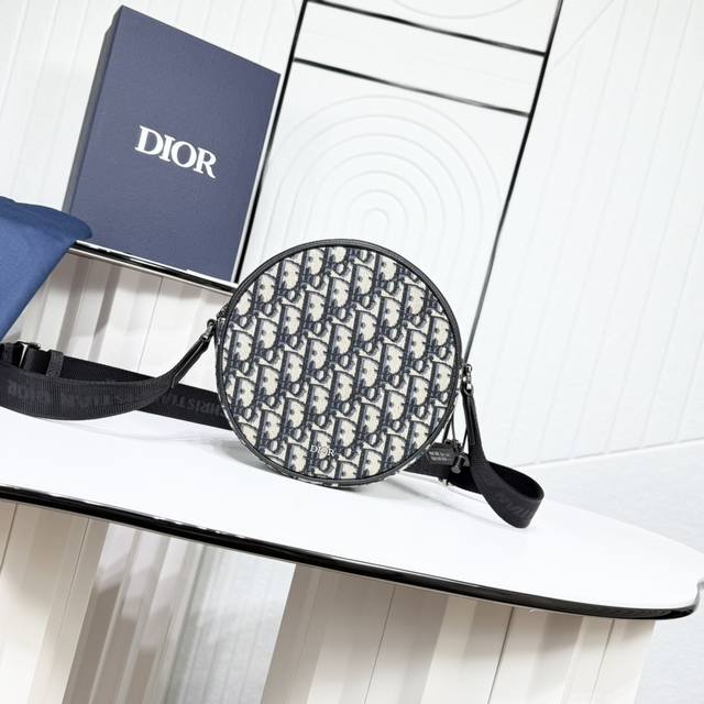 市场最高版本 原单品质 正品打版 保证进口头层牛皮，拒绝二层皮，拒绝超纤皮 Dior Yoyo 拉链信使包 米色和黑色 Oblique 印花面料搭配黑色粒面牛皮