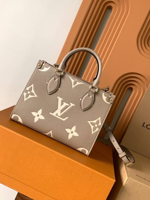 Onthego 小号手袋 特级加强版 型号： M45779 皮料： 是意大利A级皮料 五金： 采用进口A级全钢五金 包装： 全套原厂Mb包装 尺寸：25.0 X