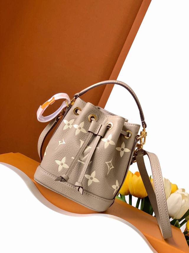 特级加强版 动态变码芯片 Nano Noé 手袋 型号： M46291 皮料： 是意大利A级皮料 五金： 采用进口A级全钢五金 包装： 全套原厂Mb包装 尺寸：