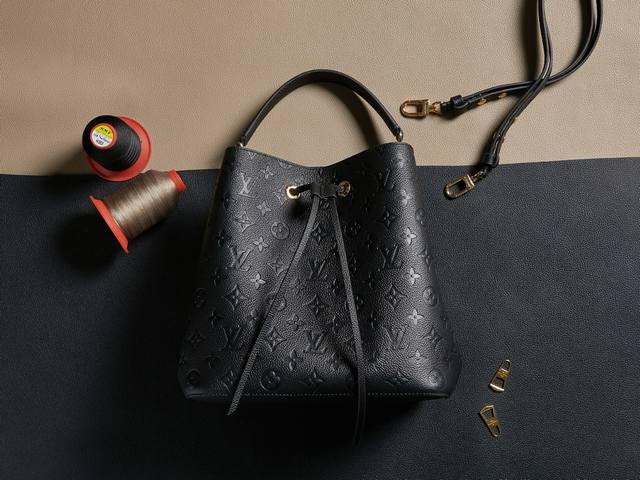 顶级原单 独家实拍 动态163芯片 M45256黑压M45497黑印 M45555杏印 本款 NéOnoé 中号水桶包将 Lv 字母和 Monogram 花卉先