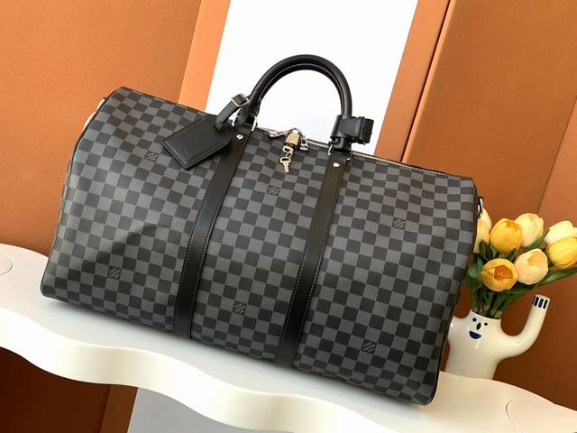 Keepall 50 旅行袋 特级加强版 型号： N41416 皮料： 是意大利A级皮料 五金： 采用进口A级全钢五金 包装： 全套原厂Mb包装 尺寸：50.0