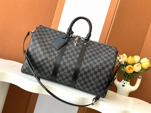 Keepall 45 旅行袋 特级加强版 型号： N41418 皮料： 是意大利A级皮料 五金： 采用进口A级全钢五金 包装： 全套原厂Mb包装 尺寸45.0