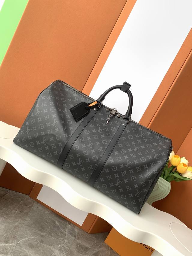 Keepall 55 旅行袋 特级加强版 型号： M40605 皮料： 是意大利A级皮料 五金： 采用进口A级全钢五金 包装： 全套原厂Mb包装 尺寸：55.0