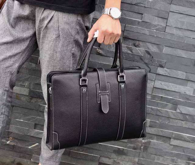 批 。爆款推荐 型号：016-5 爱马仕 2630新款。专柜最新爆款，休闲百搭！必须紧跟专柜制作，采用欧洲进口客供皮料！定制原版五金超高做工完美出货，手感柔软细