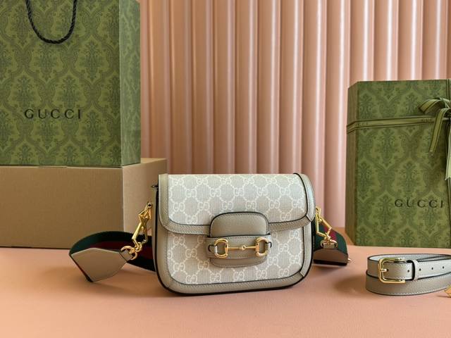 原厂皮配 Cdfmall三亚免税店手提袋 马鞍包 你们心心念念的迷你号终于到货了！ 设计师完全读懂了你们的少女心，绝对的下一个爆款，虽然现在已经爆了 尺寸巨可爱