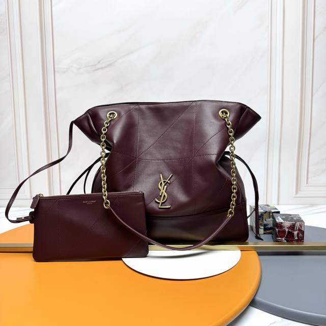 大号 羊皮 金扣 大号Ysl 新款Jamie 4.3 Large Pochon羊皮腋下包 设计师真的太懂消费者需要什么了吧很多托特包的设计都没法让颜值和实用性两 大号 羊皮 金扣 大号Ysl 新款Jamie 4.3 Large Pochon羊皮腋下包 设计师真的太懂消费者需要什么了吧很多托特包的设计都没法让颜值和实用性两