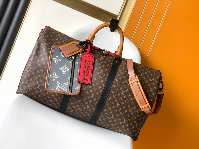 M56855老花小字 M56856黑花小字 顶级原单 Keepall Bandouliere 旅行袋Patchwork 拼贴主题融入此款旅行袋，以潮流视角塑就多