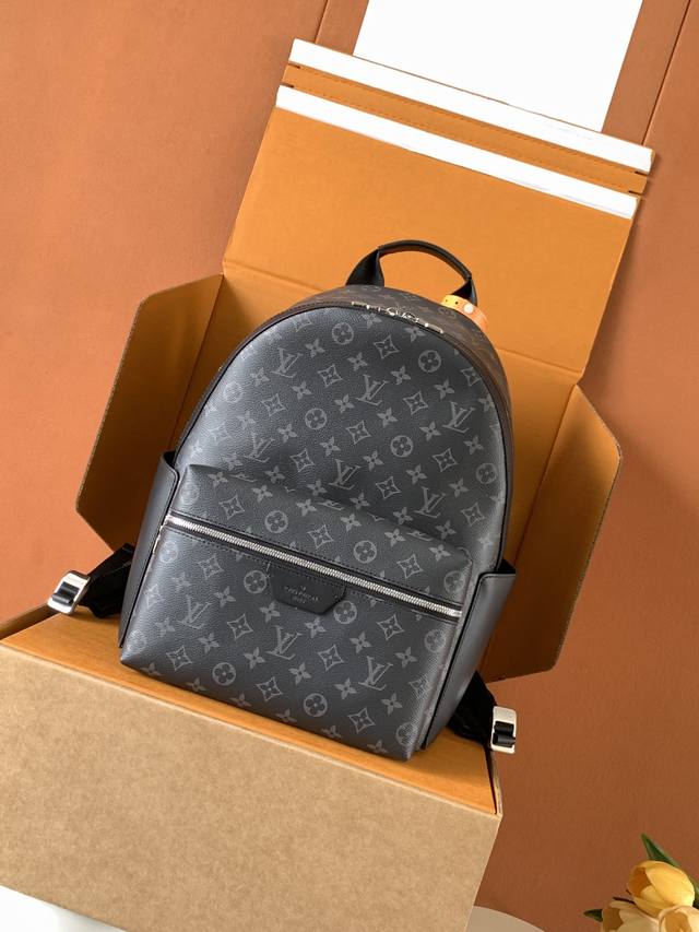 特级Mb原厂皮 Discovery 双肩包 型号：M22558芯片版 材料：A级全钢五金，进口原厂面料 包装：全套原厂免税Mb包装 尺寸：29*38*20Cm