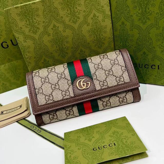 Guccl 6881颜色 棕 白尺寸 19*10.5*3.5 Gucci 新款 现货独家拍摄，手机. 卡. 口红. 钥匙...必带小物件一包搞定，还有拉链隔层。