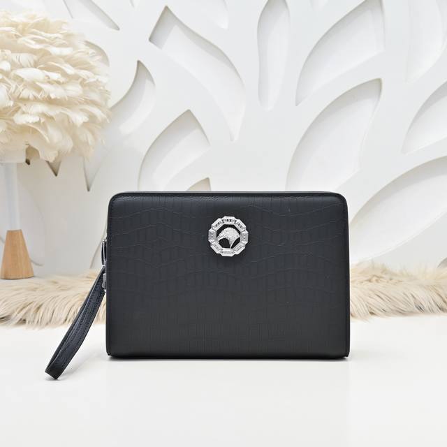 Stefano Ricci-史蒂芬 专柜最新款男士手拿包采用进口小牛皮制作 皮质柔软 纹路清晰可见 手感超赞 高贵五金 时尚鹰头金标 质量看得见 高档大气上档次