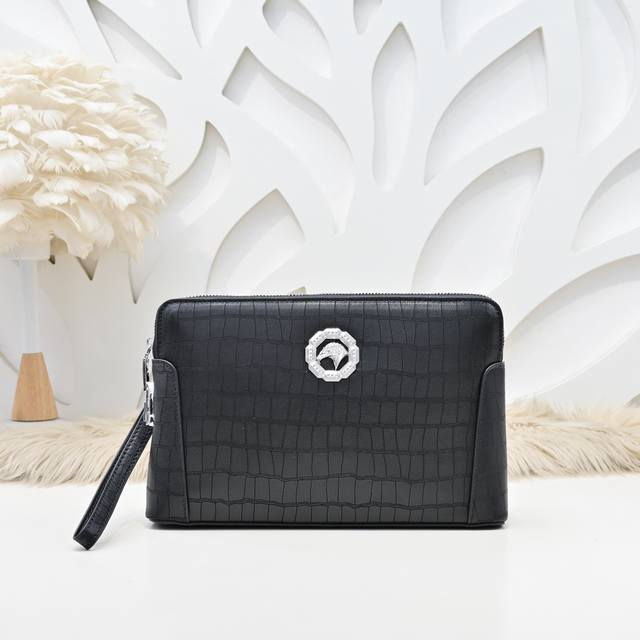 Stefano Ricci-史蒂芬 专柜最新款男士手拿包采用进口小牛皮制作 皮质柔软 纹路清晰可见 手感超赞 高贵五金 时尚鹰头金标 质量看得见 高档大气上档次