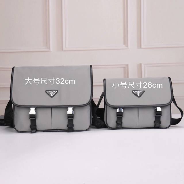 Prada-普拉达斜挎包官网同步 采用原版进口防水布料配原版五金 做工细节精致 手感舒服 175代工 原版品质大号尺寸：32.24.12Cm