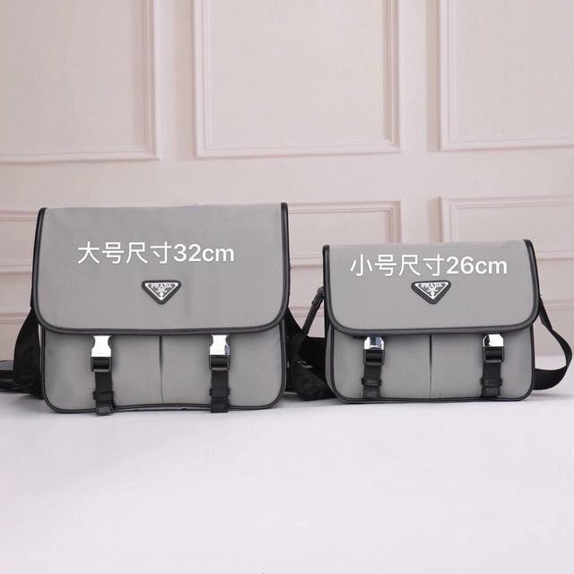 Prada-普拉达斜挎包官网同步 采用原版进口防水布料配原版五金 做工细节精致 手感舒服 175代工 原版品质小号尺寸：26.20.9Cm