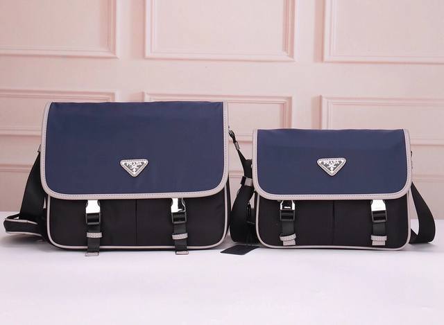Prada-普拉达斜挎包官网同步 采用原版进口防水布料配原版五金 做工细节精致 手感舒服 175代工 原版品质大号尺寸：32.24.12Cm