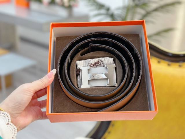 高级腰饰 -HermèS爱马仕经典元素，腰带专用料Togo皮制作，正反两面呈现不同色调，扣头金属工艺，经手工打磨而成，环绕细节，定格精彩瞬间。38Mm.