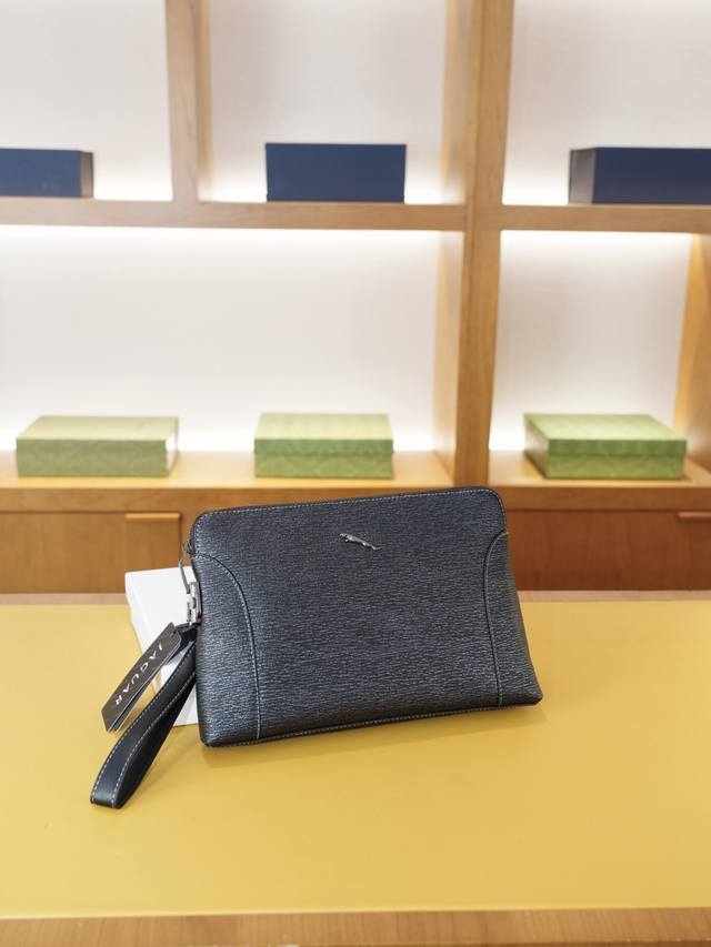 捷豹 官网同步 高版本 手拿包 全球轰抢单品 原单牛皮制作 质感超好 日常出门经典百搭 一眼万年的款式 非市面普通货 贸易公司订单货 配礼品盒包装等.. 规格：