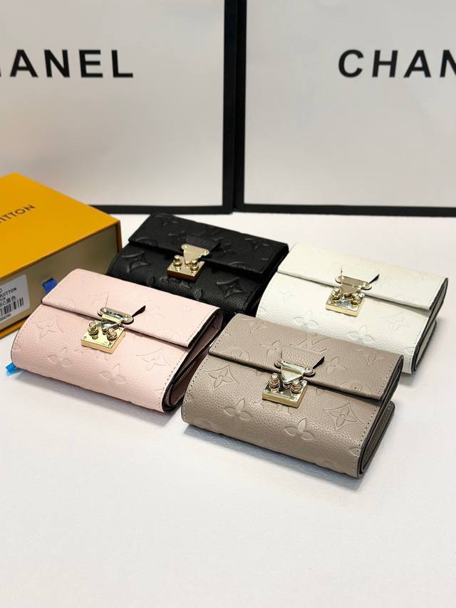 颜色 多色可选尺寸 15X10实拍Lv专柜最新款式火爆登场！小巧精致多功能钱包卡包 优雅外观与巧妙设计的内饰，拥有各种口袋和信用卡插槽！