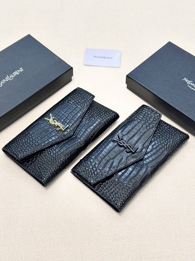 颜色 黑金 黑黑尺寸 21X11实拍圣罗兰鳄鱼纹进口牛皮压花质感一流独一无二风格，实用内阁超美超时尚美女必备单品