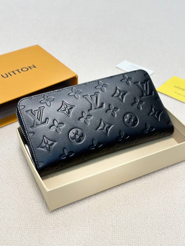 颜色 黑尺寸 20X10Lv手包原版牛皮,一流手感,看细节多卡位大容量,现货供应 颜色 黑尺寸 20X10Lv手包原版牛皮,一流手感,看细节多卡位大容量,现货供应