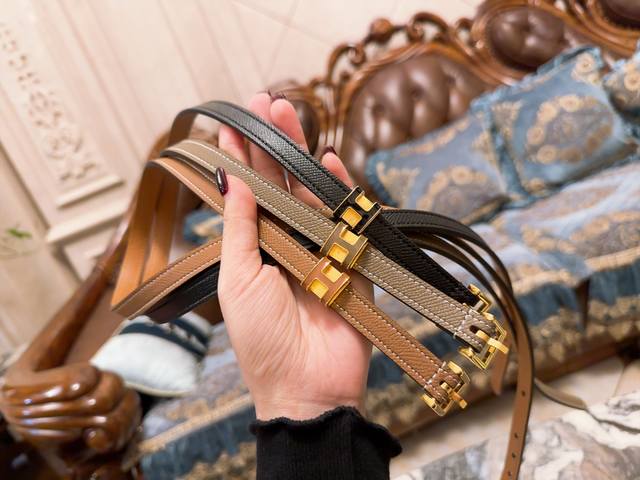爱马仕官网同步最新女款，带身釆用双面头层牛皮，宽度1.5Cm，原单品质，五金独家定制高档扣，优雅奢华休闲款，时尚品味，女神专宠