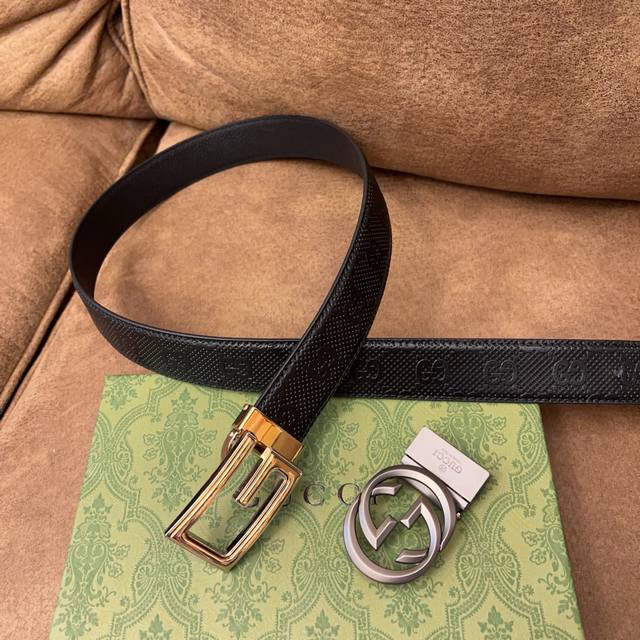 一条带一个扣 一条带两个扣 首选古奇最新款头层牛皮经典花纹 火爆全网 好货上手就知超级时尚款式，让你走到哪里都是焦点 。设计独特，穿戴更舒适大气，品质非常好，高