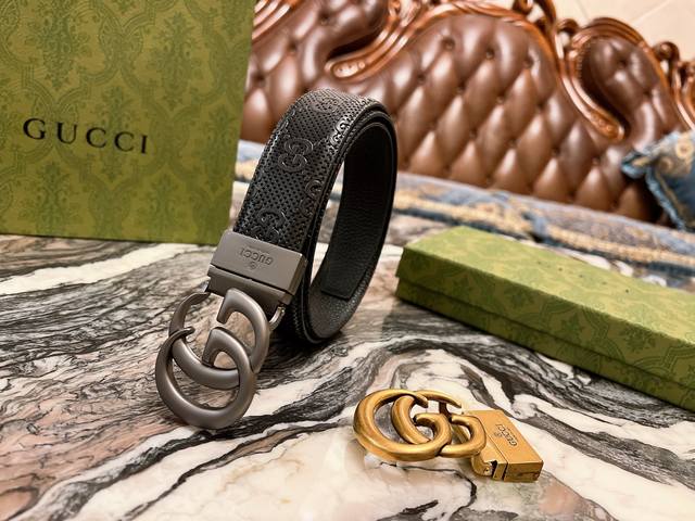 一条带一个扣 一条带两个扣 首选古奇最新款头层牛皮经典花纹 火爆全网 好货上手就知超级时尚款式，让你走到哪里都是焦点 。设计独特，穿戴更舒适大气，品质非常好，高