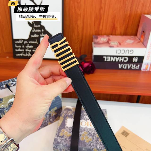 原版品质打孔 品牌：Dio迪家 女款 颜色：黑 扣头：金 扣头：原版精品纯铜五金扣头 带身：原版牛皮 尺寸：宽约：2.0 3.0 Cm 长约：95Cm-110C