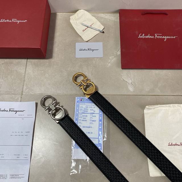 品牌：菲拉格慕Ferragamo 等级：原版品质.头层牛皮 专柜售经典爆款开模。油边精致 电脑车线 手感柔软.实物拍摄无修饰 上身效果超好、长度可裁剪.配专柜全