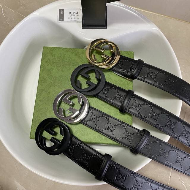 品牌：古驰Gucci 等级：原版品质.头层牛皮 专柜售经典爆款开模。油边精致 电脑车线 手感柔软.实物拍摄无修饰 上身效果超好、长度不可裁剪.配专柜全套包装.送