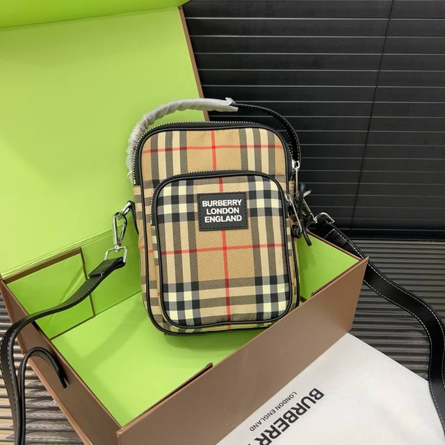 Burberry 巴宝莉 相机包 Wyatt拼色 单肩包 男女通用斜挎包 经典Logo搭配原厂工艺材质 休闲百搭斜挎包 实物拍摄 原厂原版面料 配送礼盒 防尘袋