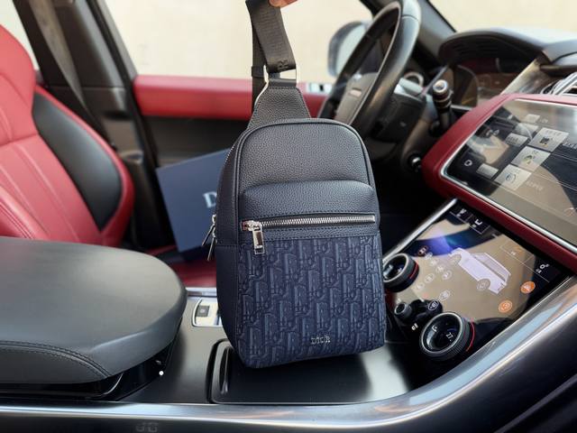 高端货 新款 “ Dior ”迪奥胸包迪奥斜挎包 Dior迪奥 Rider 2.0 可调节肩带 小牛皮 斜挎单肩胸包 男款 蓝色 单肩斜挎胸包 男款原厂面料高清