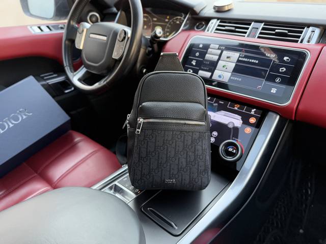 高端货 新款 “ Dior ”迪奥胸包迪奥斜挎包 Dior迪奥 Rider 2.0 可调节肩带 小牛皮 斜挎单肩胸包 男款 黑色 单肩斜挎胸包 男款原厂面料高清