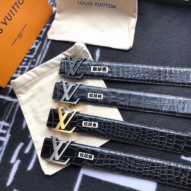 Lv冲孔腰带秘高档品质官网同步宽度3.8Cm、百分之一百精美真空电镀钢扣头意大利双面进口原版牛皮鳄鱼纹面纳帕纹底正版开模手感极佳 上身郊果棒商务休闲两用腰带，高