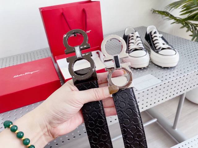 如果不知道送男朋友 送客户 送老公 哪款皮带,选菲拉格慕绝对错不了啦!配正装,多了一份内涵,低调中带着稳。配休闲牛仔裤,多一份阳光帅气,任何年龄都百搭,性价比超 如果不知道送男朋友 送客户 送老公 哪款皮带,选菲拉格慕绝对错不了啦!配正装,多了一份内涵,低调中带着稳。配休闲牛仔裤,多一份阳光帅气,任何年龄都百搭,性价比超