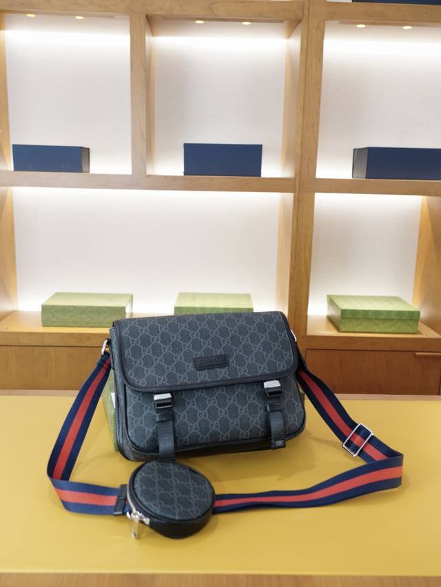 古驰 官网同步 高版本 斜挎单肩背包 永恒不过时的标志性产品 纯原单小牛皮 顶级五金制作 非市面普通版本 今年Gucci最爱的款式 全部实拍 实用性非常高 完全