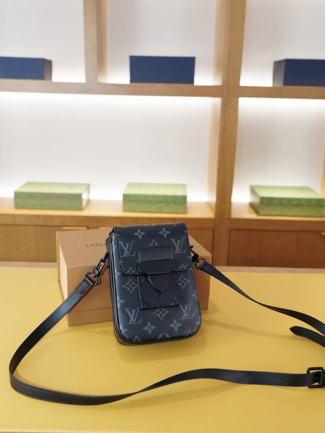 路易威登 官网同步 高版本 斜挎单肩背包 永恒不过时的标志性产品 纯原单小牛皮 顶级五金制作 非市面普通版本 今年Lv最爱的款式 全部实拍 实用性非常高 完全不