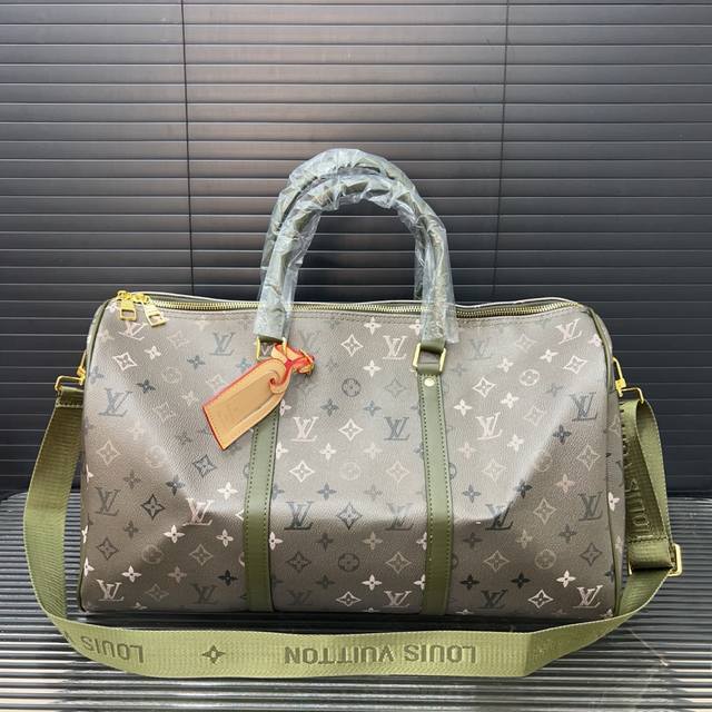 Louisvuitton 路易威登 Lv Keepall 渐变旅行袋 单肩斜挎手提包袋 男女通用机场包 实物拍摄 原厂面料 规格 45 Cm。