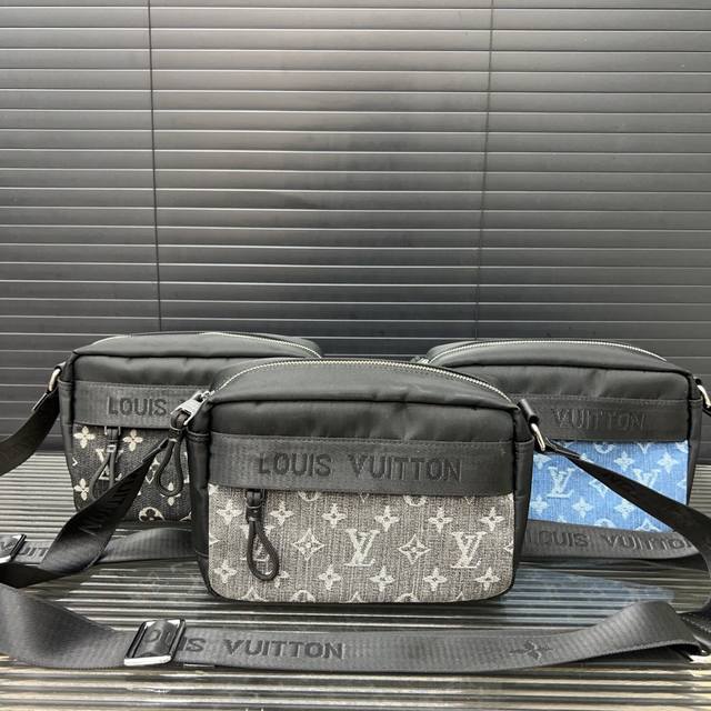 Louisvuitton 路易威登 Lv 尼龙布斜挎包 相机包 牛仔布男女通用单肩包 经典百搭 实物拍摄 原厂原版面料 配送防尘袋 21 X 15 Cm。