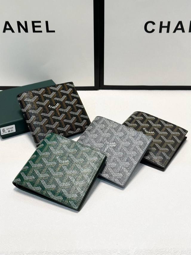 颜色 多色可选尺寸 短12X10专柜款男女通用短款对折一比一Pvc配皮手感无敌简约大气必备